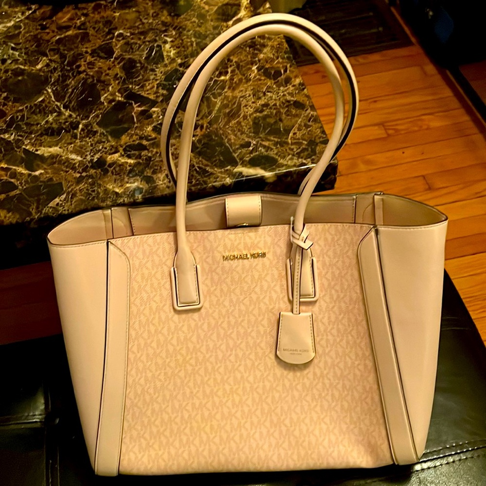 Michael KOHR pink drawstring purse and Laptop holder.